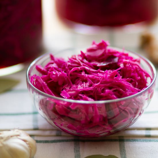 Quick pickled cabbage - Recipe photo by mecooks.com