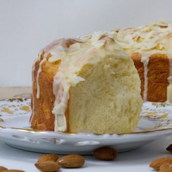 Brioche with almond cream - Recipe photo by mecooks.com