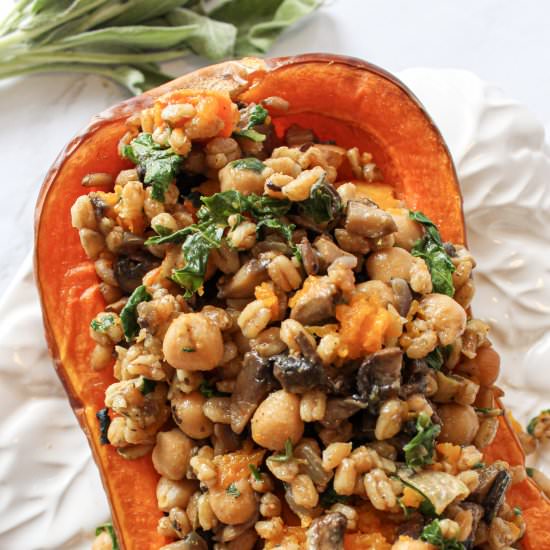 Stuffed butternut squash - Recipe photo by DamnTastyVegan