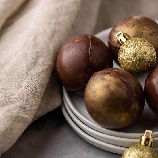 Hot chocolate bomb recipe - Recipe photo by lifestyleofafoodie