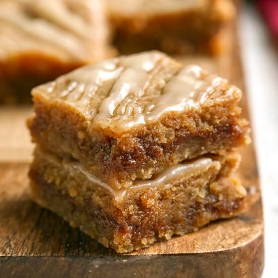 Paleo Cinnamon Roll Blondies - Recipe photo by realfoodwithjessica