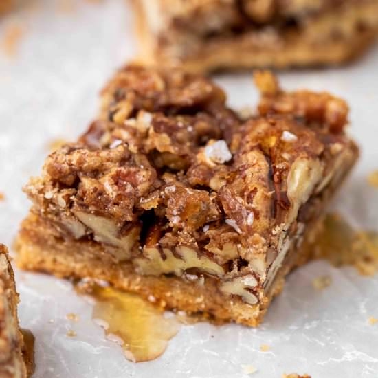 Healthy pecan pie bars - Recipe photo by lifestyleofafoodie
