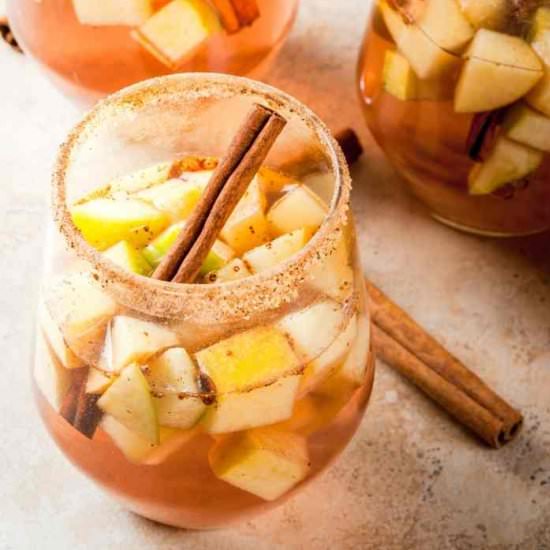 Easy Apple Cider Sangria - Recipe photo by Everything Pretty