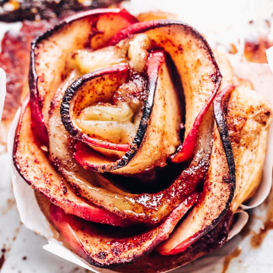 Cinnamon Roll Apple Roses - Recipe photo by MunchkinTime