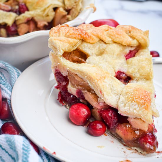 Spiced Apple Cranberry Pie - Recipe photo by jamjarkitchen