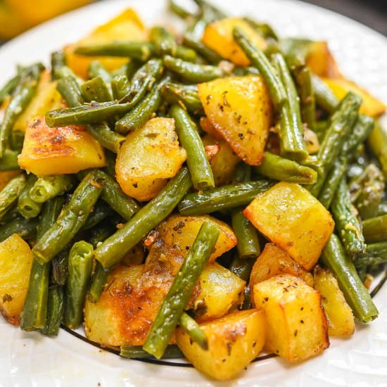 Potatoes and Green Beans - Recipe photo by COOKTORIA