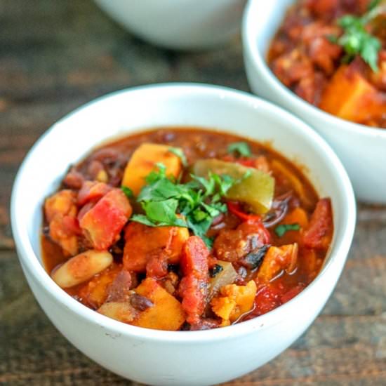 Vegetarian Chili (Slow Cooker) - Recipe photo by KyleeCooks