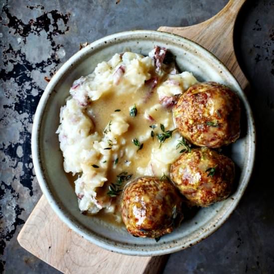 Meatballs, Mashed Potatoes, Gravy - Recipe photo by mangotomato