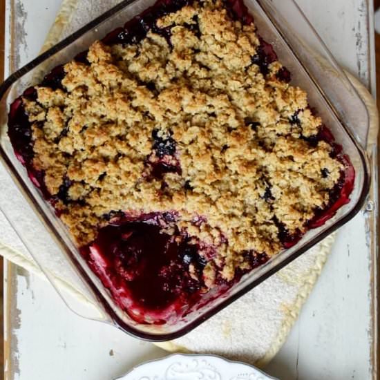 Triple Berry Crisp with Oat Crumble - Recipe photo by caramelandcashews