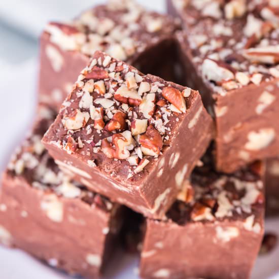 Easy Fudge Recipe - Recipe photo by lifebeginswithdessert