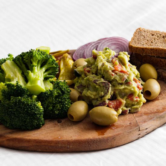 Broccoli and Guacamole Plateau - Recipe photo by refreshmyhealth