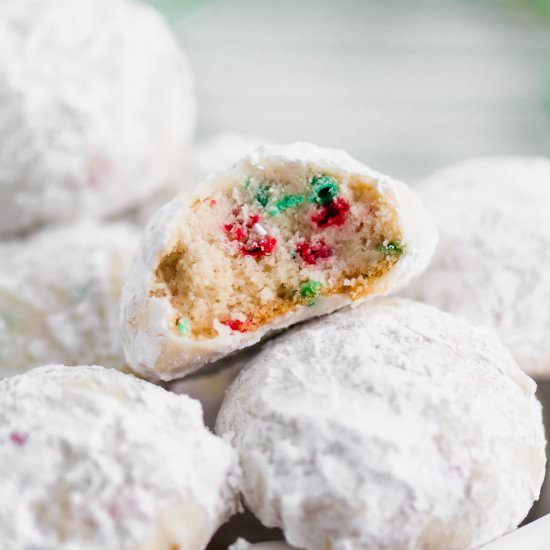 Christmas Snowball Cookies - Recipe photo by megseverydayindulgence