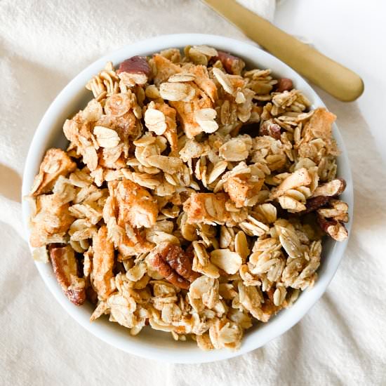 Spiced Apple Pecan Granola - Recipe photo by Sugarylogic