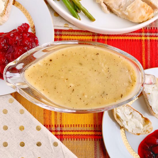 Quick Herb Turkey Gravy - Recipe photo by Theyummymuffin