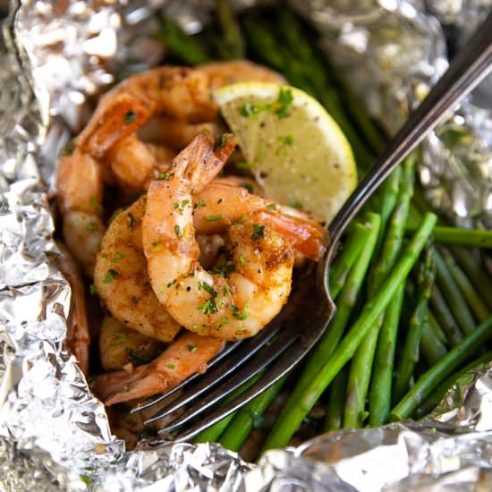 Cajun Shrimp Foil Packets - Recipe photo by theforkedspoon