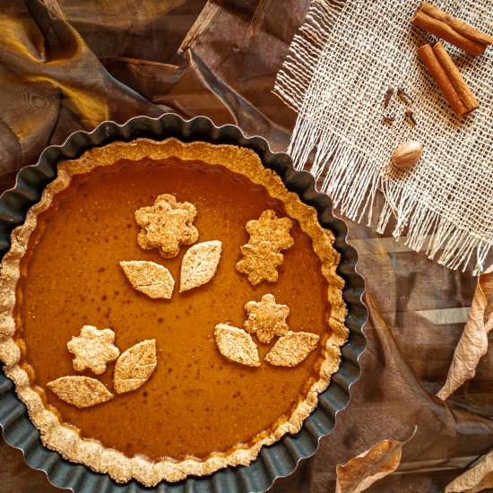 The Ultimate Skinny Pumpkin Pie - Recipe photo by thehealthyrecipeslab