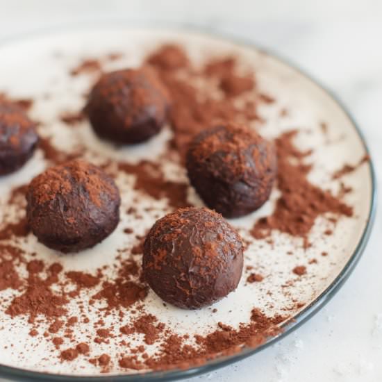 Vegan Orange Chocolate Truffles - Recipe photo by lifebeginswithdessert