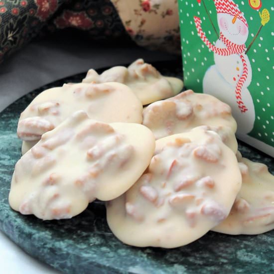 Vanilla Pecan Pralines - Recipe photo by MyRecipeReviews