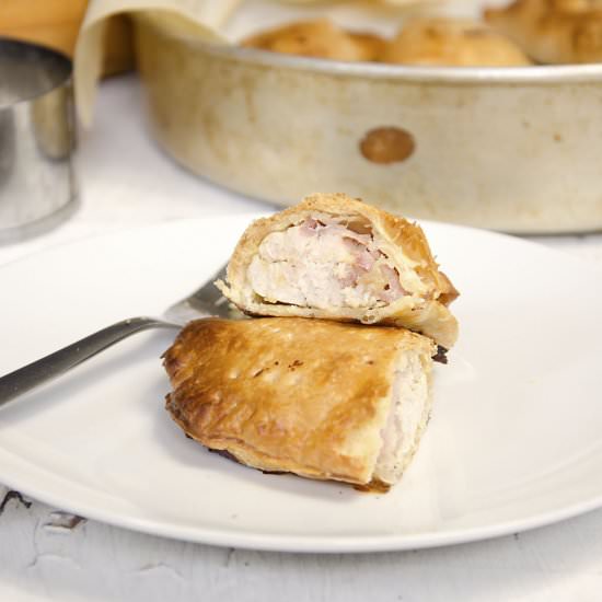 Medieval Lombard Chicken Pasties - Recipe photo by Hungry PeePor
