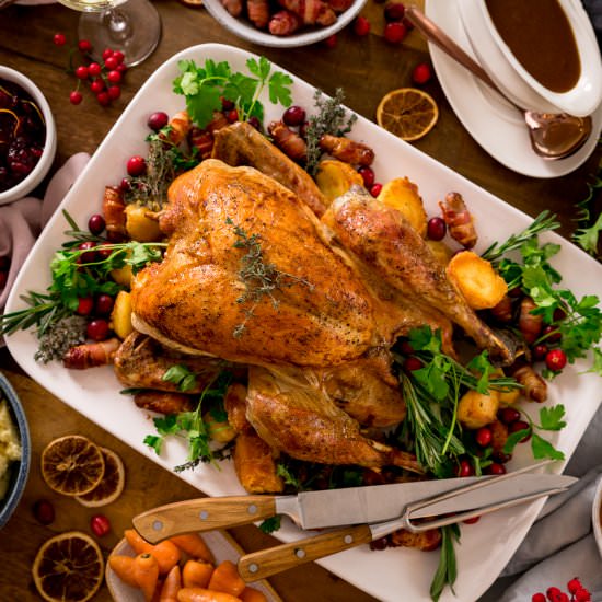 Easy Roast Turkey Recipe - Recipe photo by KitchenSanctuary
