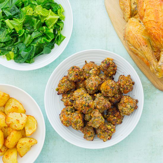 Easy Apricot and Pistachio Stuffing - Recipe photo by easypeasyfoodie
