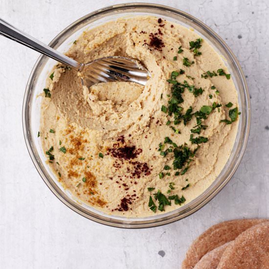 oil-free hummus - Recipe photo by veganwithgusto