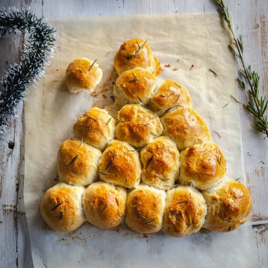 Easy Christmas Tree Bread - Recipe photo by daniscookings