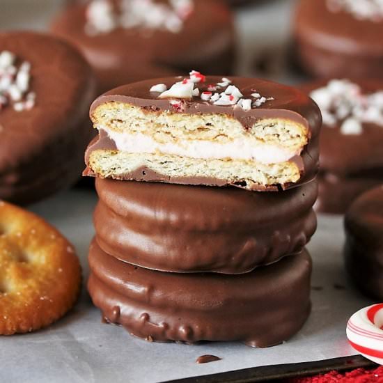Chocolate Peppermint Ritz Cookies - Recipe photo by thekitchenismyplayground