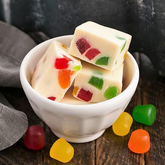 Festive White Chocolate Fudge - Recipe photo by thatskinnychickcanbake
