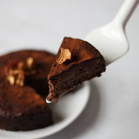 Carob and Apple Cake - Recipe photo by Culinary postcards