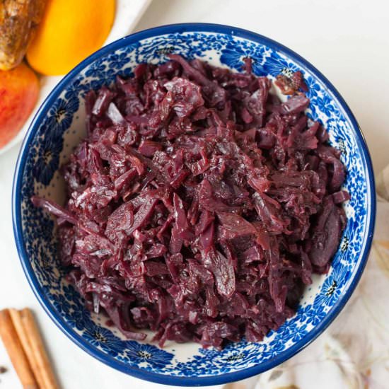 braised red cabbage - Recipe photo by everyday-delicious.com