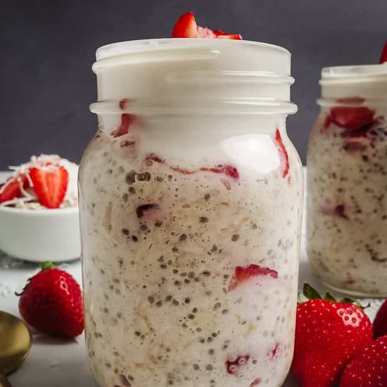 strawberries & cream overnight oats - Recipe photo by brokebankvegan