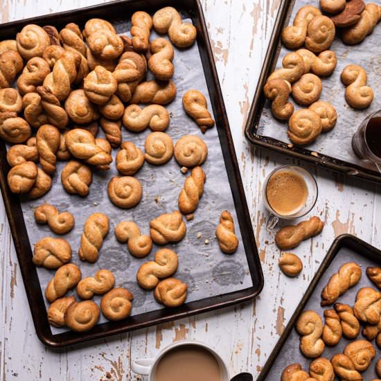 koulouria Greek Cookies - Recipe photo by OneSarcasticBaker