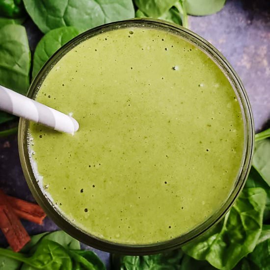 Creamy Vegan Green Smoothie - Recipe photo by brokebankvegan