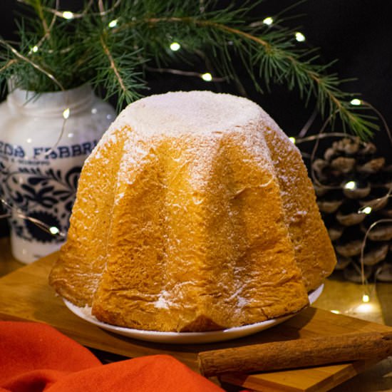 Vegan Italian Pandoro Cake - Recipe photo by HazloVegan