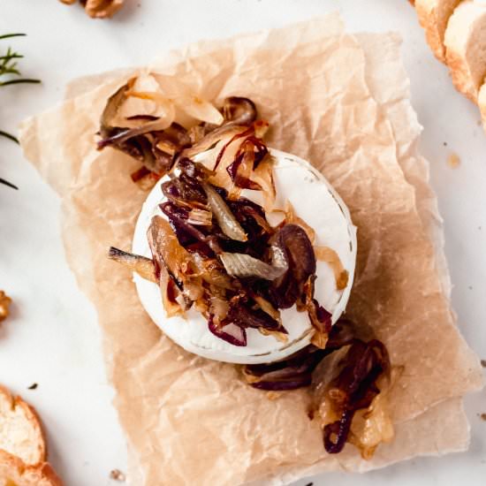 Baked Brie with Caramelized Onions - Recipe photo by damnspicy