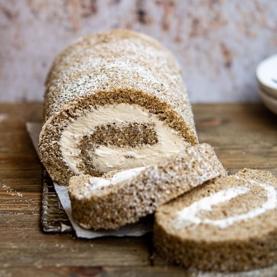 Hojicha roll cake - Recipe photo by cherryonmysundae