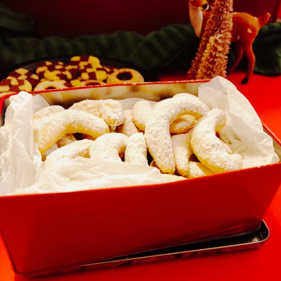 Vanilla Almond Crescent Cookies - Recipe photo by we eat at last