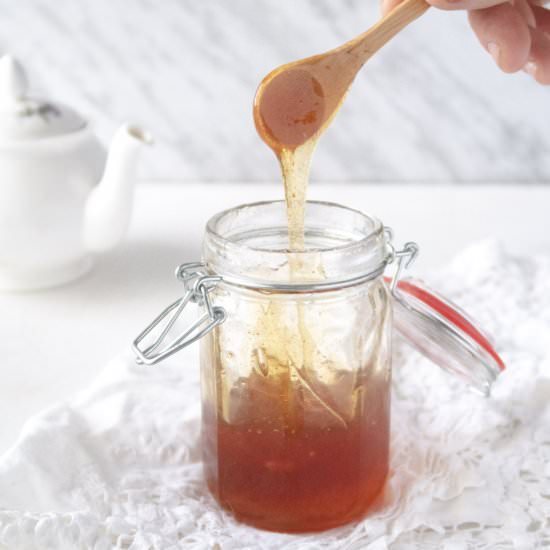 Bee-Free Vegan Honey - Recipe photo by Loud Bowl