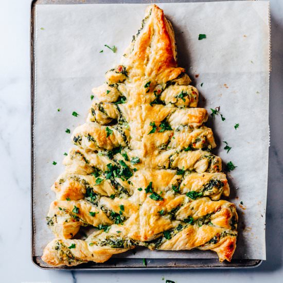 Spinach Dip Christmas Tree - Recipe photo by MunchkinTime
