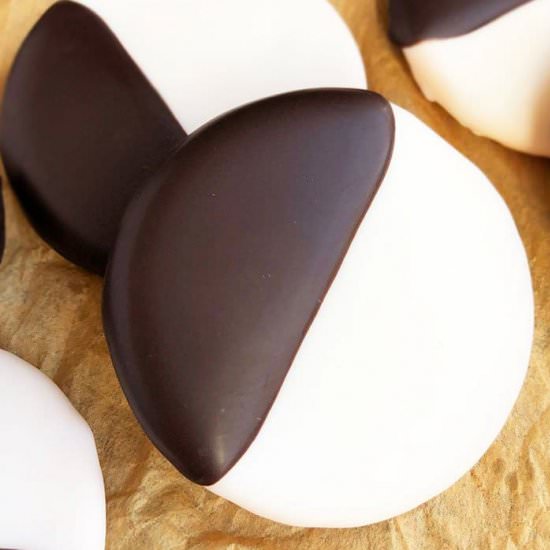 Black and White Cookies - Recipe photo by Cakewhiz