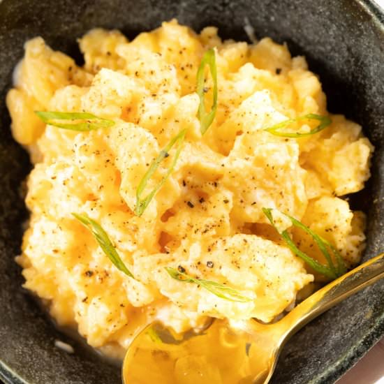 Simple, Easy Scrambled Eggs Recipe - Recipe photo by healthyrecipes101