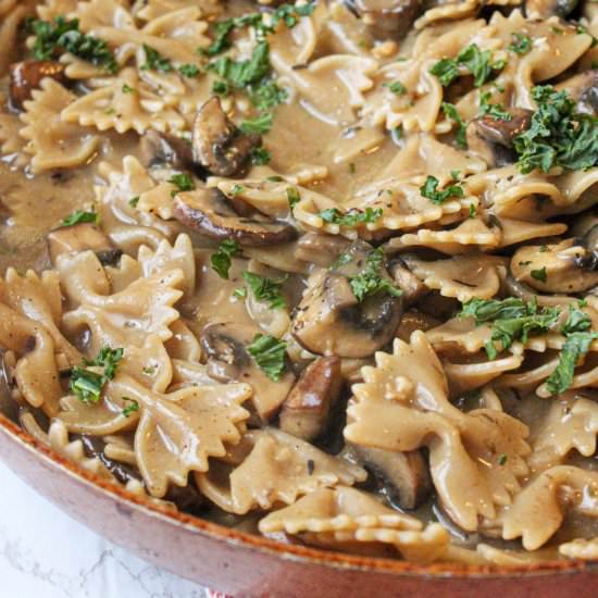 Vegan mushroom stroganoff - Recipe photo by DamnTastyVegan