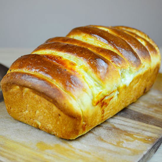 Garlic mozzarella spelt bread - Recipe photo by RisingYeast