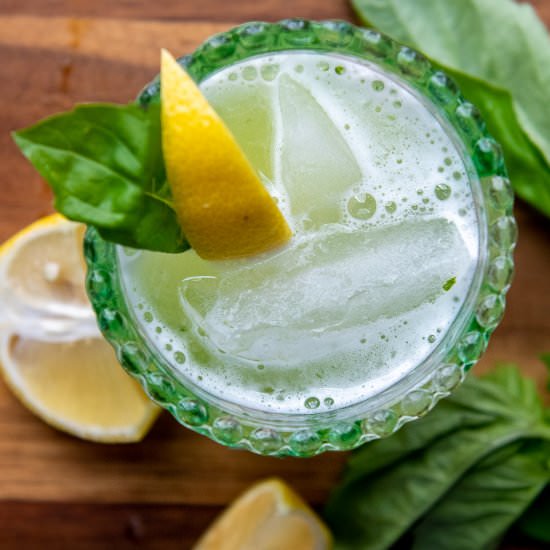 Gin Basil Smash - Recipe photo by MamaGourmand