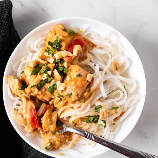 Slow Cooker Peanut Chicken - Recipe photo by SugarSpicesLife