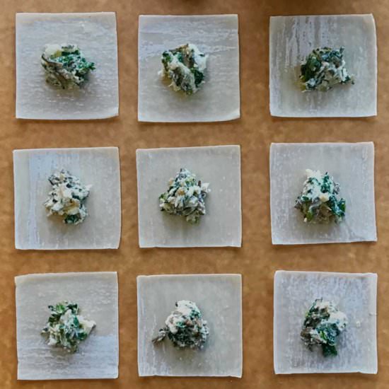 Spinach Mushroom Wonton Ravioli - Recipe photo by proportionalplate