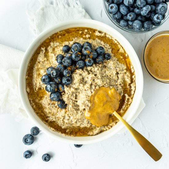 Extra Fluffy Blueberry PB Oatmeal - Recipe photo by easychickpeasy