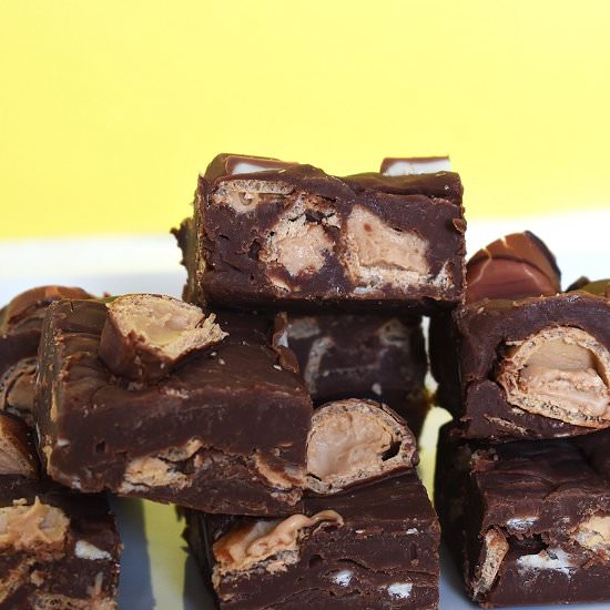 Kinder Bueno Fudge - Recipe photo by lightscamerabake