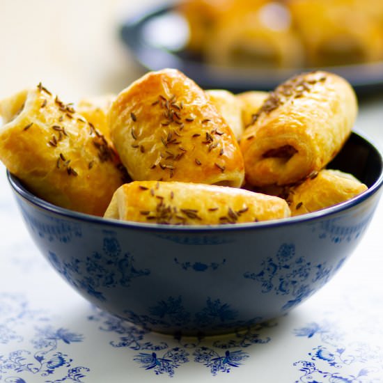 Puff pastry snacks with cabbage - Recipe photo by mecooks.com